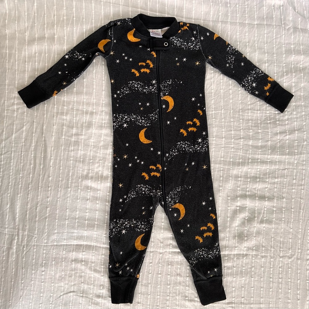 Hanna Andersson Pajamas size 85 (2T) one piece bats stars moons Halloween print